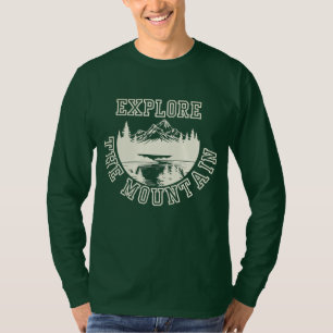 Mountain Outdoor Adventure Design を探求する Tシャツ