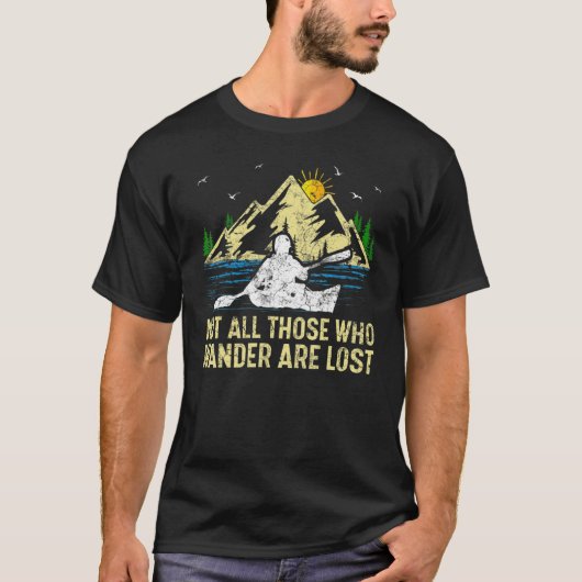 Mountain Sunset Not All Those Who Wander Are Lost  Tシャツ (正面)