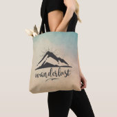 Mountain with Sunrays - Wanderlust Typography トートバッグ (クローズアップ)