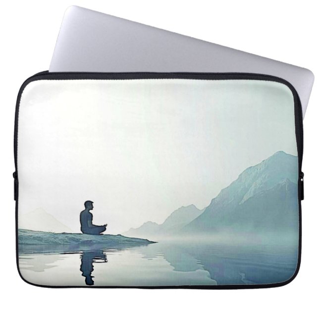 Mountain Zen Peaceful Meditation Design ラップトップスリーブ (正面)