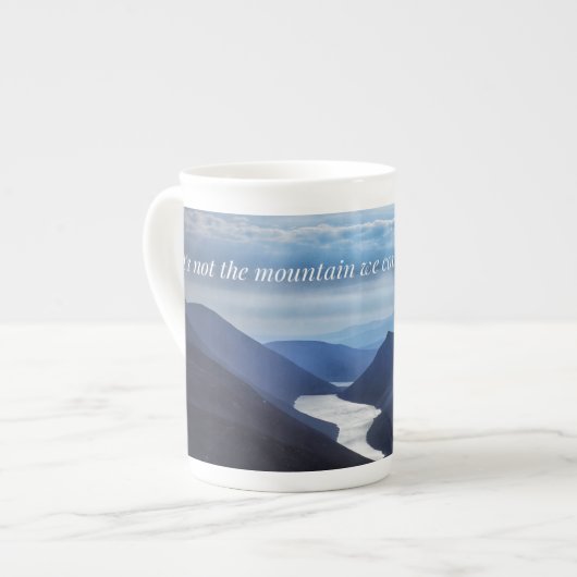 Mourne Mountains Mug ボーンチャイナマグカップ (正面左)