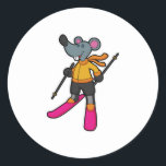 Mouse as Skier with Ski ラウンドシール<br><div class="desc">This design is the perfect gift for a birthday,  Christmas and other celebrations. It is suitable for women,  men and kids.</div>