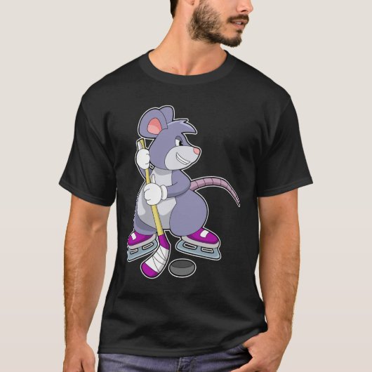 Mouse at Ice hockey with Ice hockey stick Tシャツ (正面)