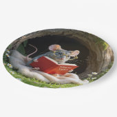 Mouse Reading a Red Book On a Blanket ペーパープレート (アングル)