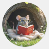 Mouse Reading a Red Book On a Blanket ラウンドシール (正面)
