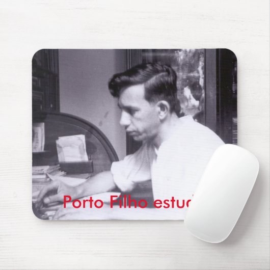 Mousepad mostra alguém estudando. マウスパッド (マウス)