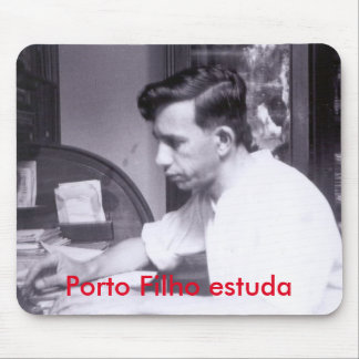 Mousepad mostra alguém estudando. マウスパッド