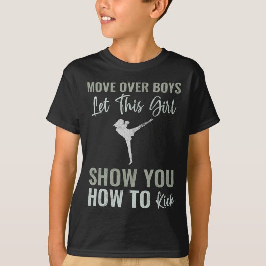 Move Over Boys Let This Girl Show You Funny Kickbo Tシャツ (正面)