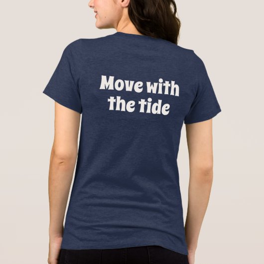 Move With the Tide Calm Lifestyle Text T-Shirt トライブレンドTシャツ (裏面)