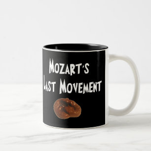 Mozartsの最後の動きの笑わされるなギフト ツートーンマグカップ