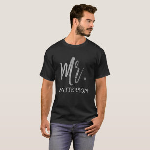 Mr.と姓とシルバー・フォイルタイポグラフィ Tシャツ