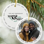 Mr.と恋しく思婚約の写真としての最後のクリスマス セラミックオーナメント<br><div class="desc">カップル婚約したオーナメントは、年のエッジを繰り返のまわりにした。婚約写真やカップル写真を片側に両面オーナメントし、「最後のクリスマはMrと反対側にす恋しく思る。クリスマスの贈り物や冬の結婚式のシャワーの贈り物のカップルのために結婚したの年を取得す後を追る。</div>