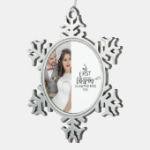 Mr.とMrs.Photo Holidayとしての私たちの初めてのクリスマス スノーフレークピューターオーナメント (右)