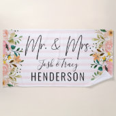 Mr.ミセス名パーソナライズされたと姓のフローラ ビーチタオル (正面)