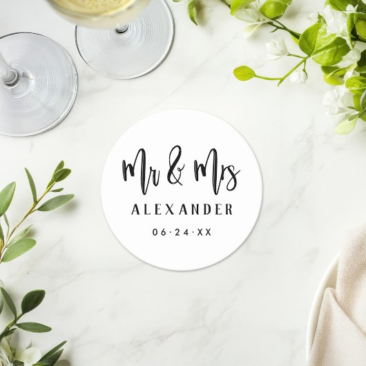 Mr. and Mrs. ブラシスクリプト結婚式の日付 ラウンドペーパーコースター
