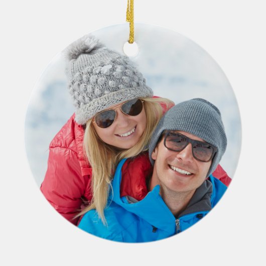 Mr.And Mrs.初めてのクリスマス赤と金ゴールドの写真 セラミックオーナメント (裏面)