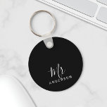 Mr and Mrs | Black and White Modern Script Wedding キーホルダー<br><div class="desc">"Mr and Mrs" Black and White Modern Script Personalized Couple Gift

Perfect as wedding gifts for newlywed,  wedding anniversary gifts,  Valentine's day gifts and gift for any occasions.</div>