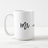 Mr. and Mrs. Coffee Mug：ブラックとのスクリプトフォント コーヒーマグカップ (左)