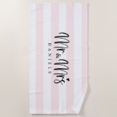 Mr and Mrs Newlyweds Personalized ビーチタオル (正面)