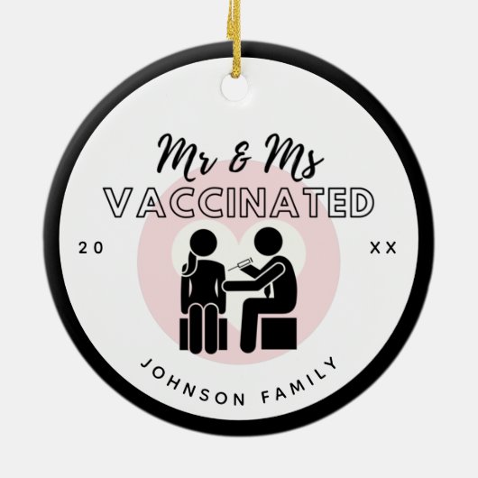 Mr.&M.ワクチン接種されたロマンチックな夫婦の姓 セラミックオーナメント (裏面)