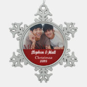 Mr.Mr.レッド・ゲイ・マリッジクリスマスフォト スノーフレークピューターオーナメント (正面)