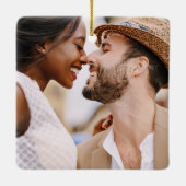 Mr.Mr.Mrs.フォトミニマリストとしての初めてのクリスマス セラミックオーナメント (裏面)