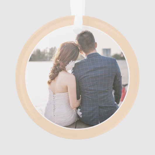 Mr.Mrs.かわいいカップルの写真としての私たちの初めてのクリスマス オーナメント (裏面)