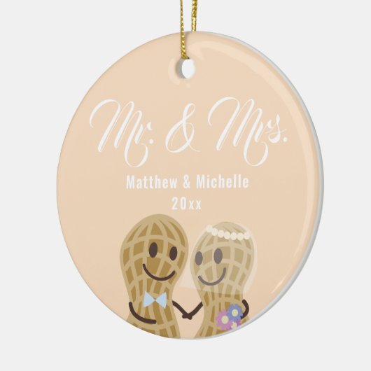 Mr.Mrs.かわいいカップルの写真としての私たちの初めてのクリスマス セラミックオーナメント (左)