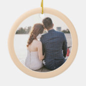 Mr.Mrs.かわいいカップルの写真としての私たちの初めてのクリスマス セラミックオーナメント (裏面)