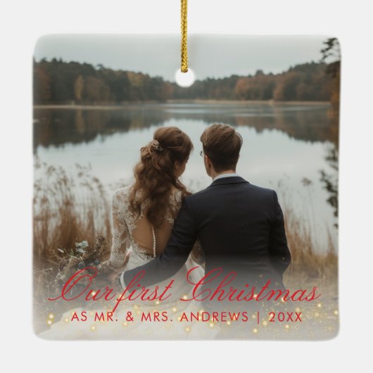 Mr. & Mrs. 2の初めてのクリスマス写真 セラミックオーナメント (裏面)