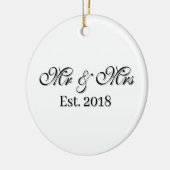 Mr & Mrs Est. Year Personalized Couple Design セラミックオーナメント (左)