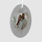 Mr&Mrs Silverと金ゴールドの写真としての私たちの初めてのクリスマス オーナメント (正面)