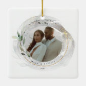 Mr&Mrs Silverと金ゴールドの写真としての私たちの初めてのクリスマス セラミックオーナメント (裏面)