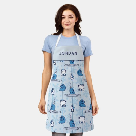 Mr. Narwhal Blue Snowflake Pattern エプロン (着用した状態)