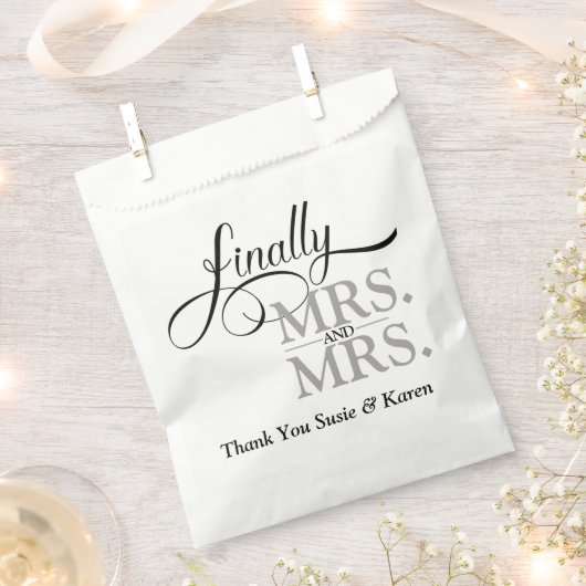 Mrs. と Mrs. LGBT フェイバーバッグ (クリップ留めされた状態)