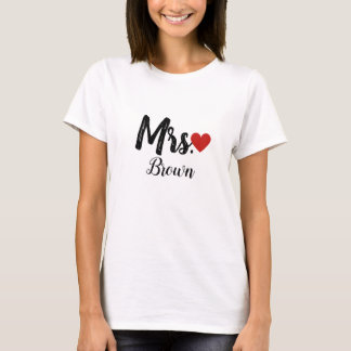 Mrs. カスタムネーム スクリプト レディース 赤ハート Tシャツ