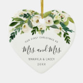Mrs. and Mrs. Lesbian Photoとしての私たちの初めてのクリスマス セラミックオーナメント (正面)