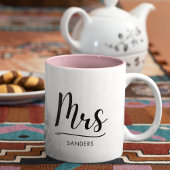 Mrs Black Modern Script Custom Wedding ツートーンマグカップ