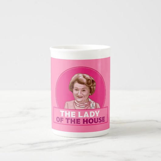 Mrs Bucket - Keeping Up Appearances ボーンチャイナマグカップ (正面)