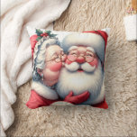 Mrs Clause Santa キスをする Christmas クッション<br><div class="desc">ミセス・ク与えジョーンのキスはサンタの頬に。懐かしいクリスマス与えの雰囲気を味わえる可愛い愛アート。</div>