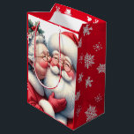 Mrs Clause Santa Cute キスをする Christmas ミディアムペーパーバッグ<br><div class="desc">ミセス・ク与えジョーンのキスはサンタの頬に。雪赤と白の背景。懐かしいクリスマス与えの雰囲気を味わえる可愛い愛アート。</div>