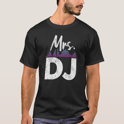 Mrs DJ妻ディスクジョッキー Tシャツ (正面)