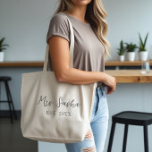 Mrs. Last Name Est Year - mrs. calligraphy script ラージトートバッグ