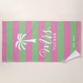 Mrs. Palm Tree Beachy Pink Green Wedding Gift ビーチタオル (正面)