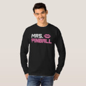 Mrs Pinball slot machine gamer partner look men Tシャツ (正面フル)