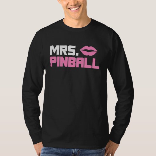 Mrs Pinball slot machine gamer partner look men Tシャツ (正面)