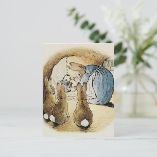 Mrs Rabbit Pours Tea by Beatrix Potter ポストカード (スタンド正面)