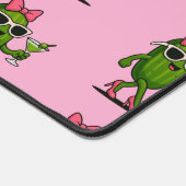 Ms. Cucumber Chic デスクマット (コーナー)