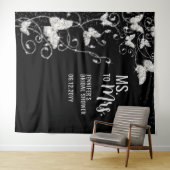 Ms to Mrs蝶ブラックブライダルシャワー背景 タペストリー (インサイチュ(横))