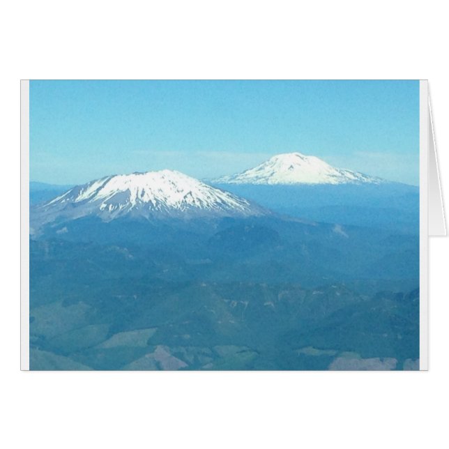 Mtセントヘレンズおよび空気からのMtアダムス (正面横)